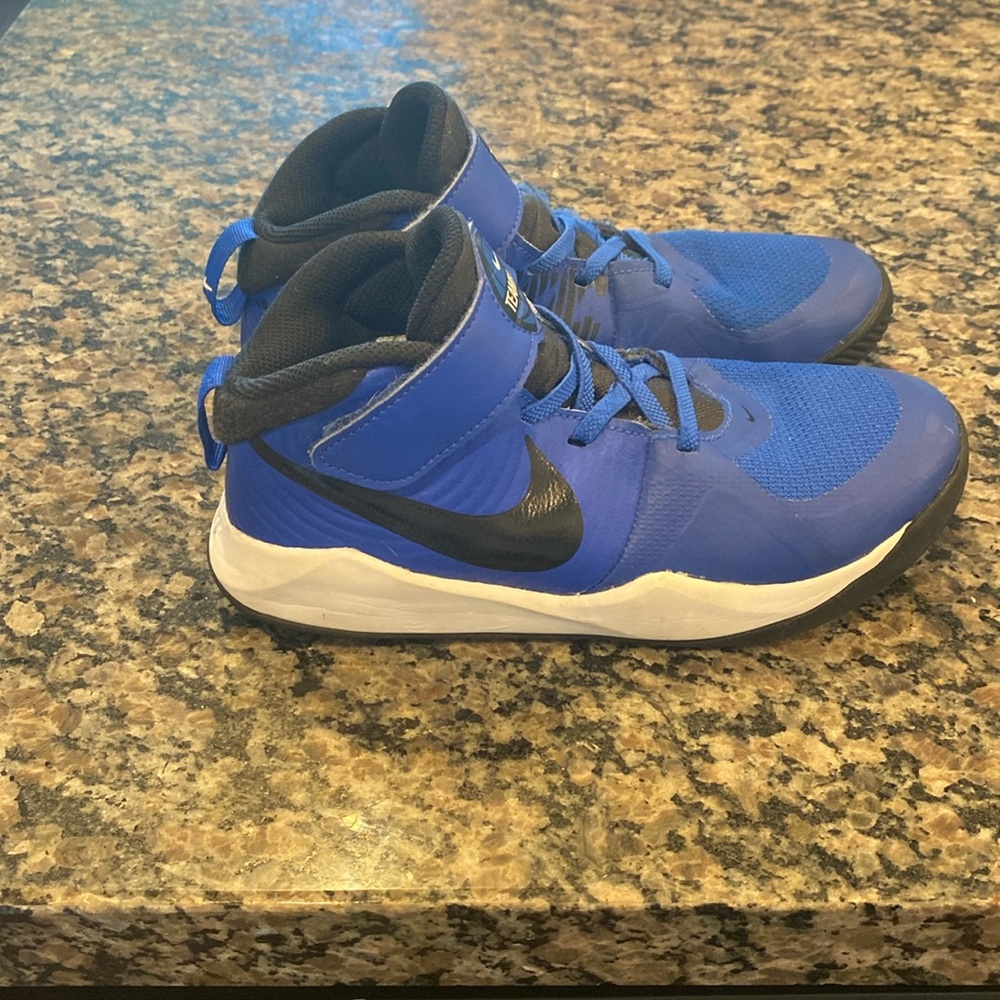 Boys Nike Basketballball Shoes 3Y